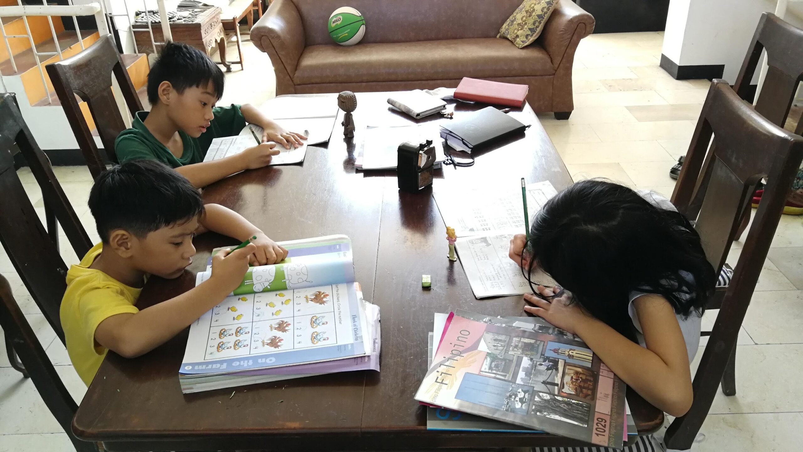 kids studying